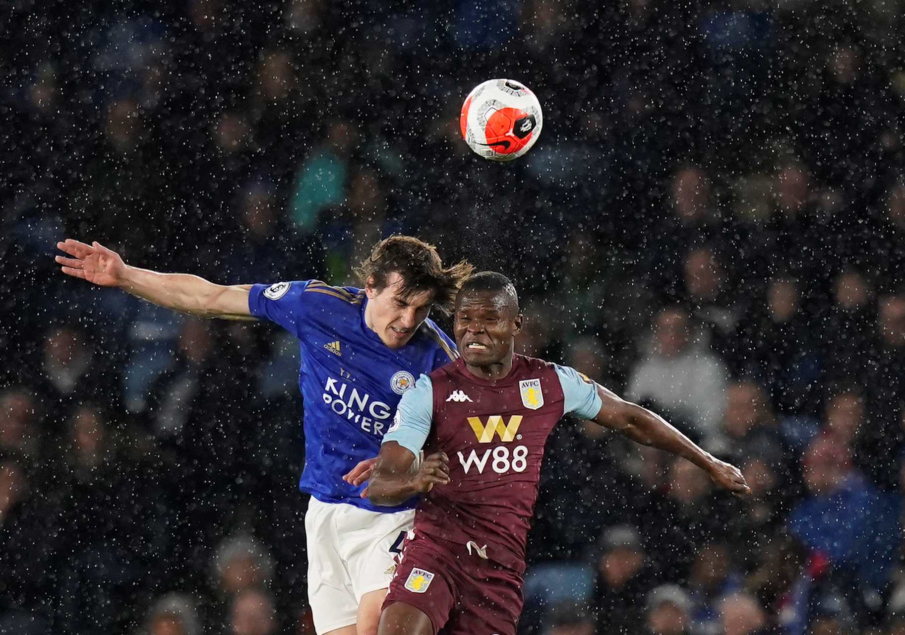 激烈角逐中 激烈角逐中